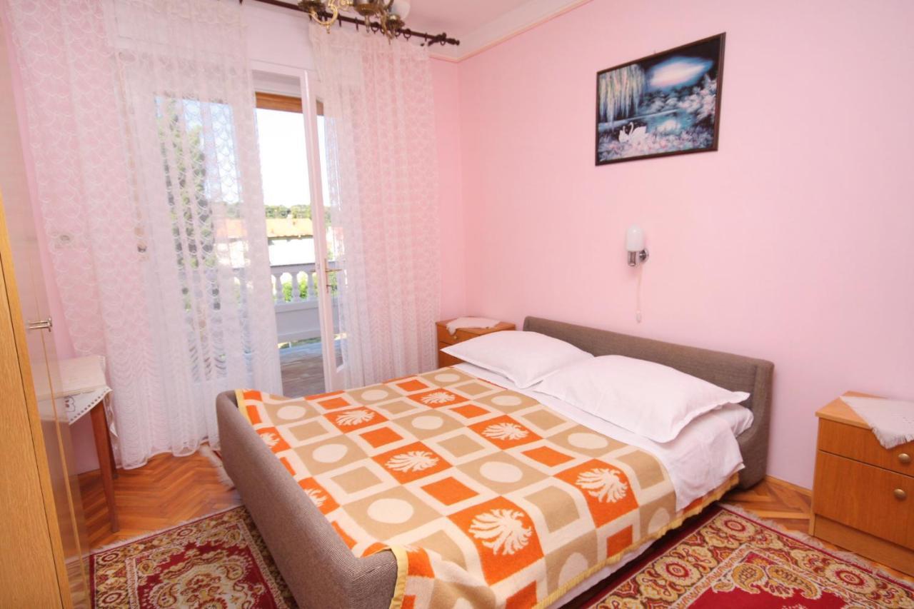 Apartments And Rooms With Parking Space Palit, Rab - 5061 Exterior photo